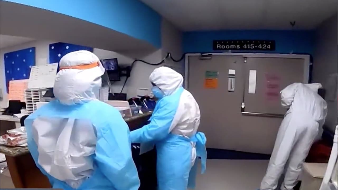 "Desafortunadamente hemos tenido un incremento en el número de casos que tenemos de covid-19 y un aumento en el número de admisiones del 300 por ciento", indicó el galeno.