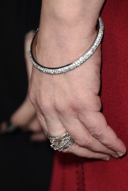 ¿No te convencen los anillos o aretes? Entonces un sutil y brillante brazalete podría ser el detalle que tanto ha buscado.