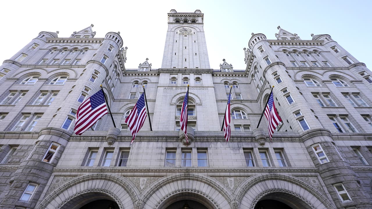 La GSA aprueba venta del Hotel Trump Internacional en la Avenida Pensilvania