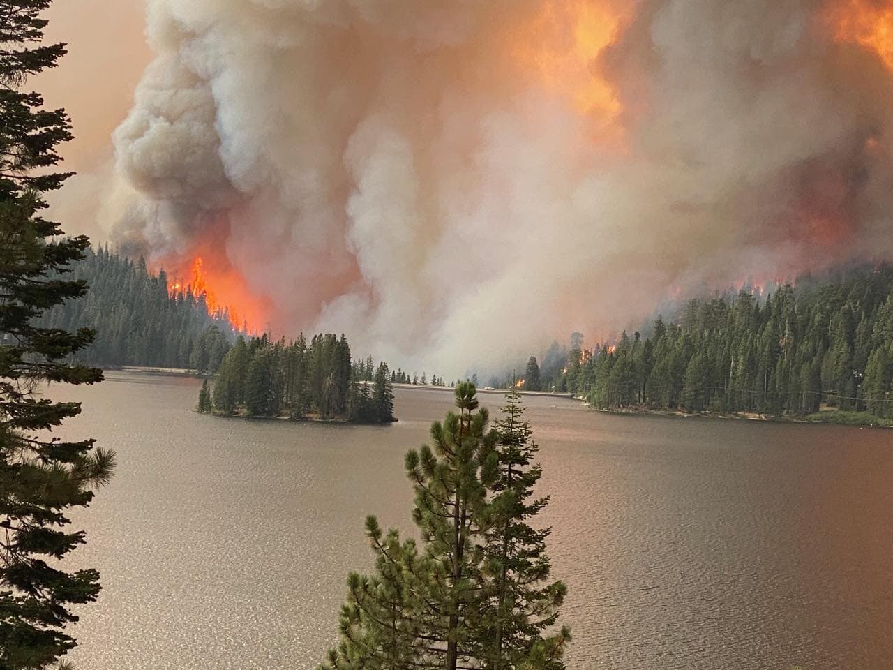 De acuerdo a la gerencia del resort, el fuego daño parcialmente algunas dependencias del lugar.