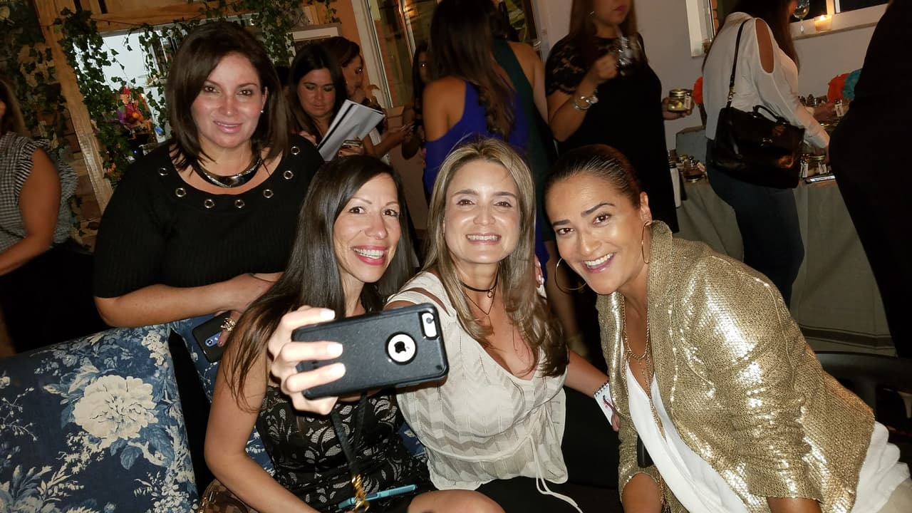 Hace unos días había hablado de un proyecto muy especial y finalmente pudo presentar a #AleLaDeTijuana frente a un grupo de amigos y colegas. Los presentes disfrutaron de la webserie entre risas y lágrimas. 
<a href="http://www.univision.com/shows/la-banda/aleladetijuana-revela-como-cruzo-la-frontera-video" target="_blank"><b>Aquí puedes ver el primer capítulo</b></a>.