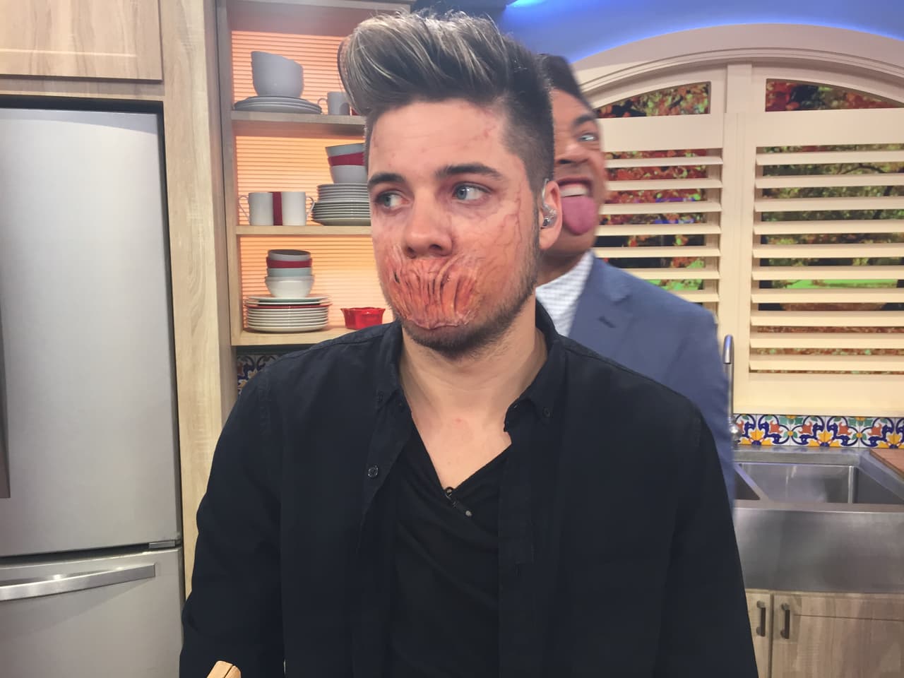 El espíritu de 'Ouija: Origin of Evil' se apoderó de William y se dio vuelo asustando a todos en casita.