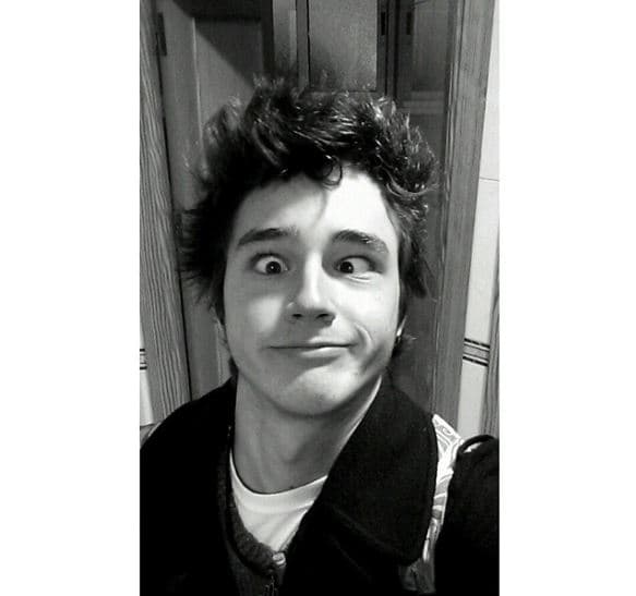 Pol Granch, actor que da vida al personaje, tiene 23 años, por lo que ya no es un adolescente. Ésta ‘selfie’ es una muestra de cómo lucía en su época juvenil.