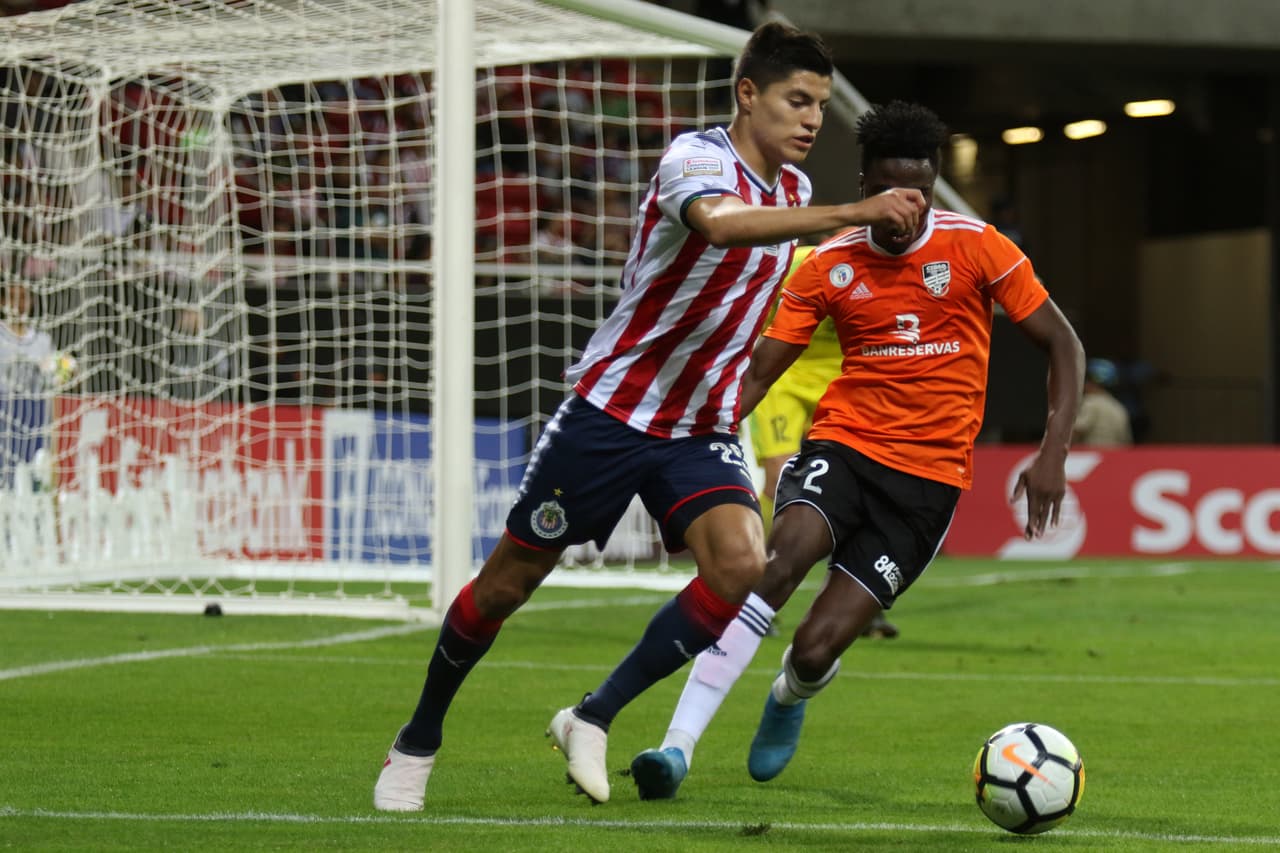 Junto con Sandoval, llegó el Sub20 Ronaldo Cisneros para reforzar el ataque.