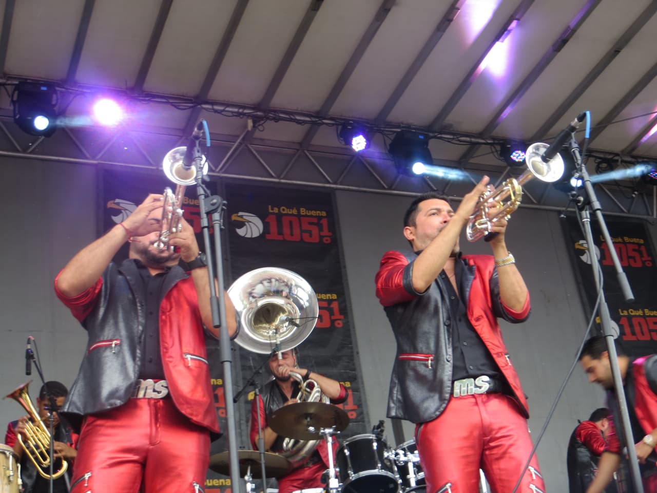 Banda MS puso a todos los asistentes de Fiestas Patrias 2015 a mover el esqueleto. Todo un deleite verlos en el escenario.