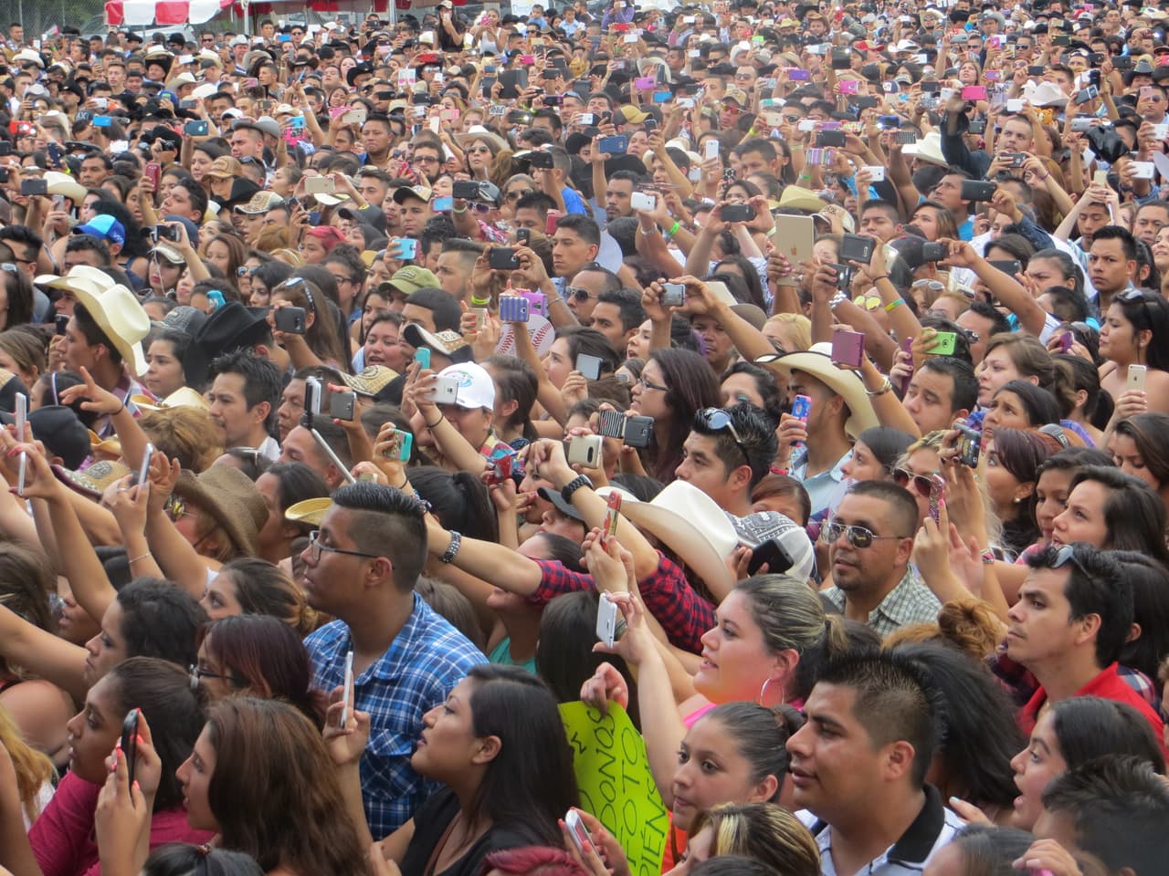 Banda MS puso a todos los asistentes de Fiestas Patrias 2015 a mover el esqueleto. Todo un deleite verlos en el escenario.
