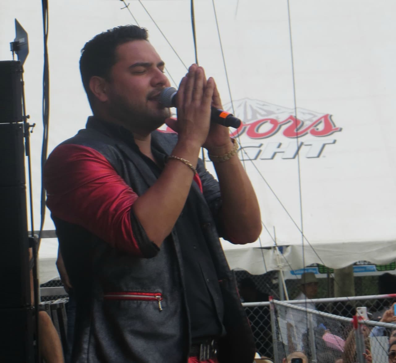 Banda MS puso a todos los asistentes de Fiestas Patrias 2015 a mover el esqueleto. Todo un deleite verlos en el escenario.