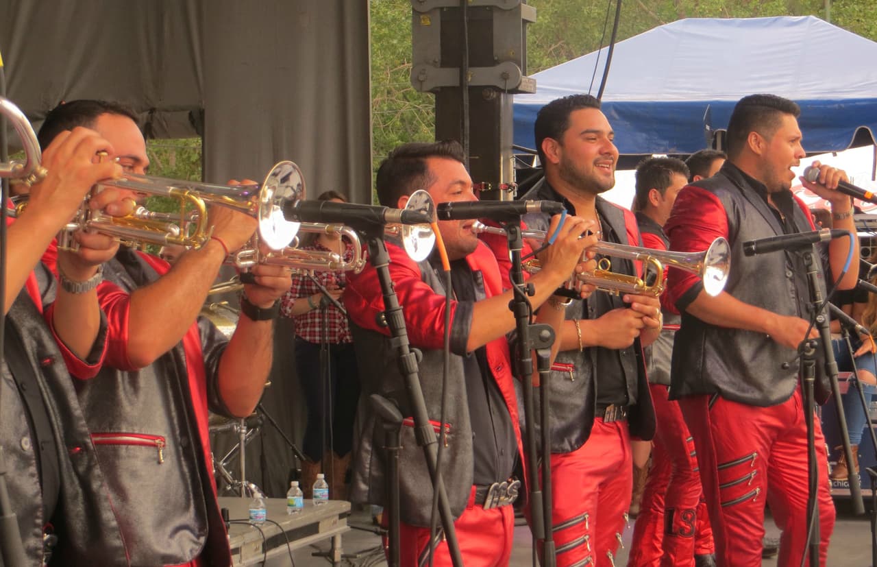 Banda MS puso a todos los asistentes de Fiestas Patrias 2015 a mover el esqueleto. Todo un deleite verlos en el escenario.