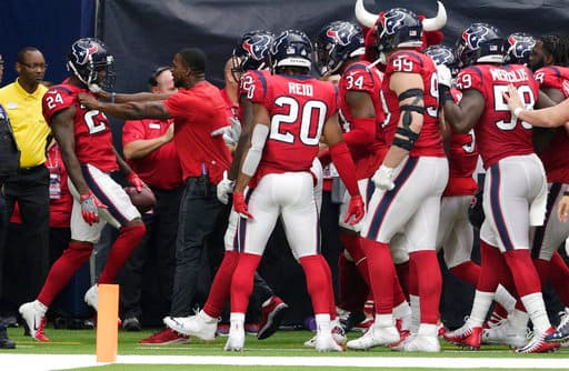 <b>25) Houston Texans (3-3)</b>. Sí cuenta, pero no cuenta, la victoria por 20-13 sobre los Bills. Los Texans podrán tener marca de .500 pero son un equipo frágil, vulnerable, endeble, fácil de desarmar.