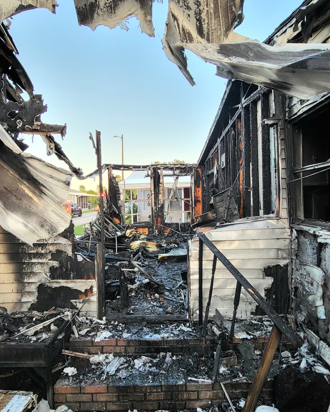 Revisa la casa o departamento en busca de puntos de riesgo de incendio y enseña a los niños pequeños a que no se acerquen a la estufa y no la manipulen.