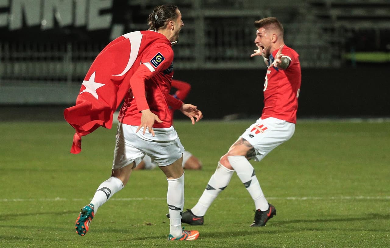 Lille rompió la sequía de campeonatos y se corona en la Ligue 1 tras 10 años sin lograrlo. Jonathan Davis y Burak Yilmaz le dieron la victoria a su equipo frente al Angers y le rebatan la gloria al equipo millonario del Paris Saint-Germain.