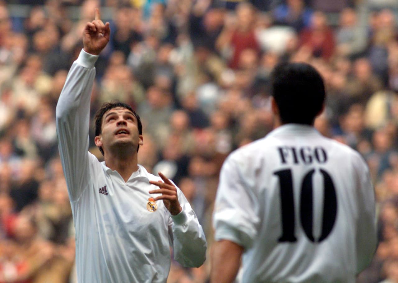 Fernando Morientes tuvo que vivir a la sombra de Raúl en el Real Madrid y eso complicó su trabajo en el club. Salió al Mónaco, donde tuvo su mejor rendimiento y luego pasó por Liverpool, Valencia y Marsella.