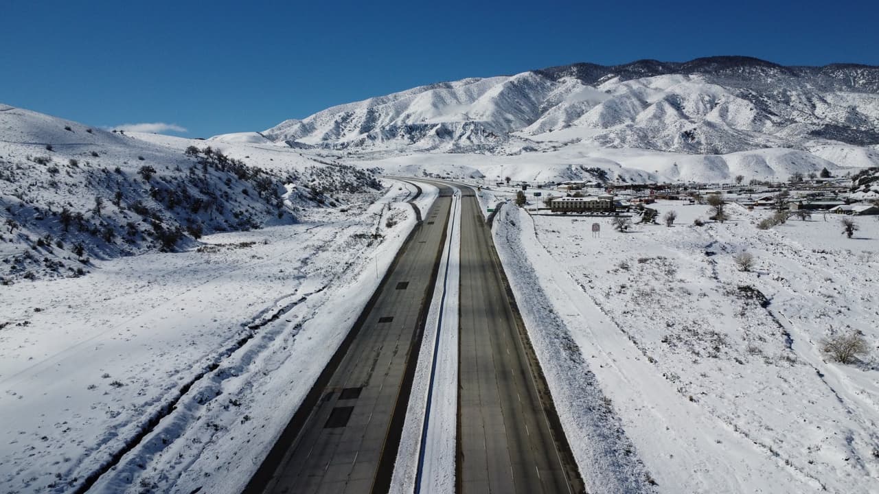 Anticipa tu salida: varias autopistas del Sur de California permanecen cerradas tras paso de tormenta 