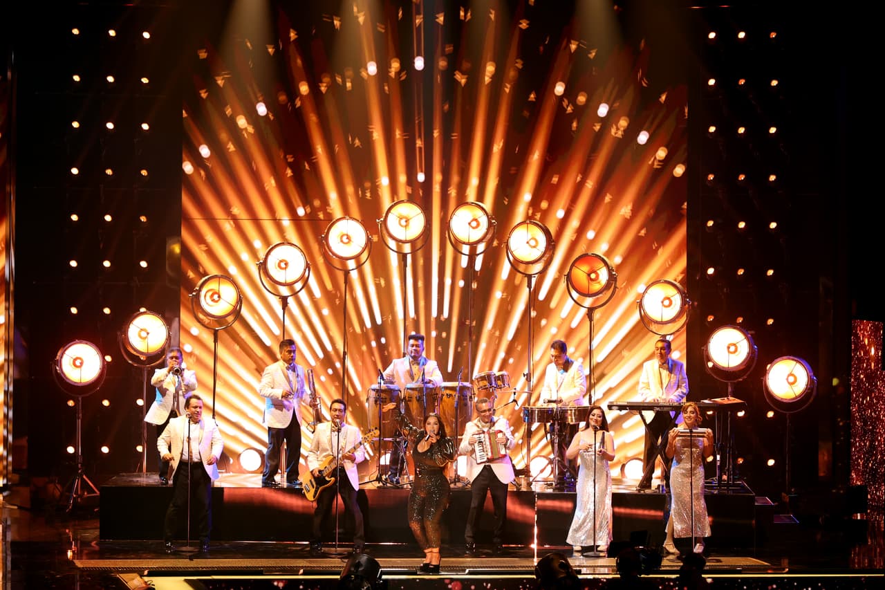 Gloria Trevi volvió al escenario, esta vez para acompañar a Los Ángeles Azules, Chiquis Rivera y Kinky. Los intérpretes le rindieron un tributo a la cumbia.