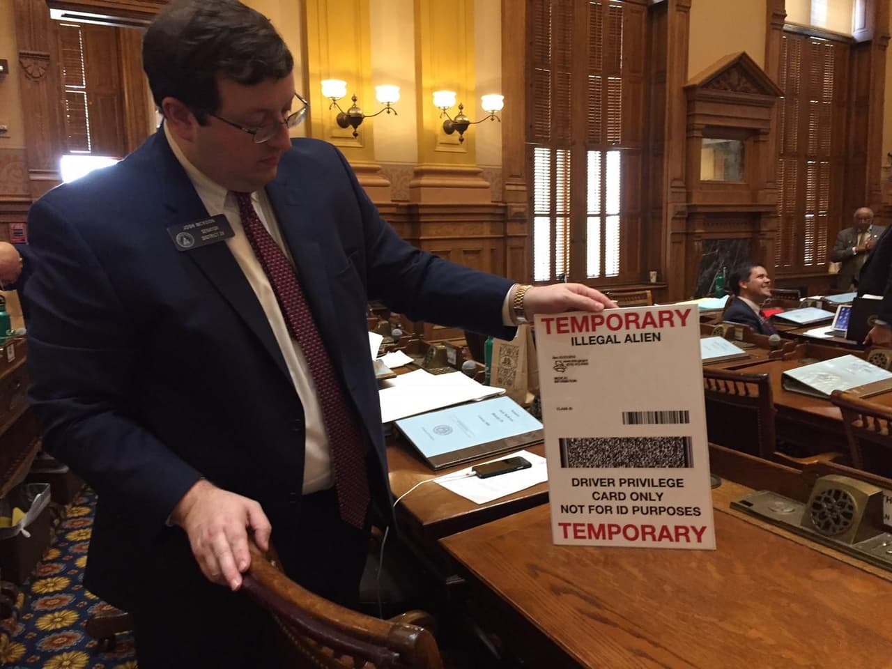 Avanza medida que identifica a beneficiarios de DACA de "sin estatus legal" 