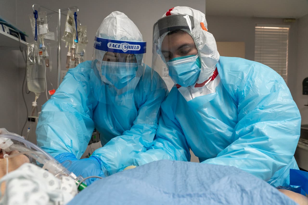 Así llega Texas a la vacunación contra el covid-19: con hospitales abarrotados y miles de enfermos