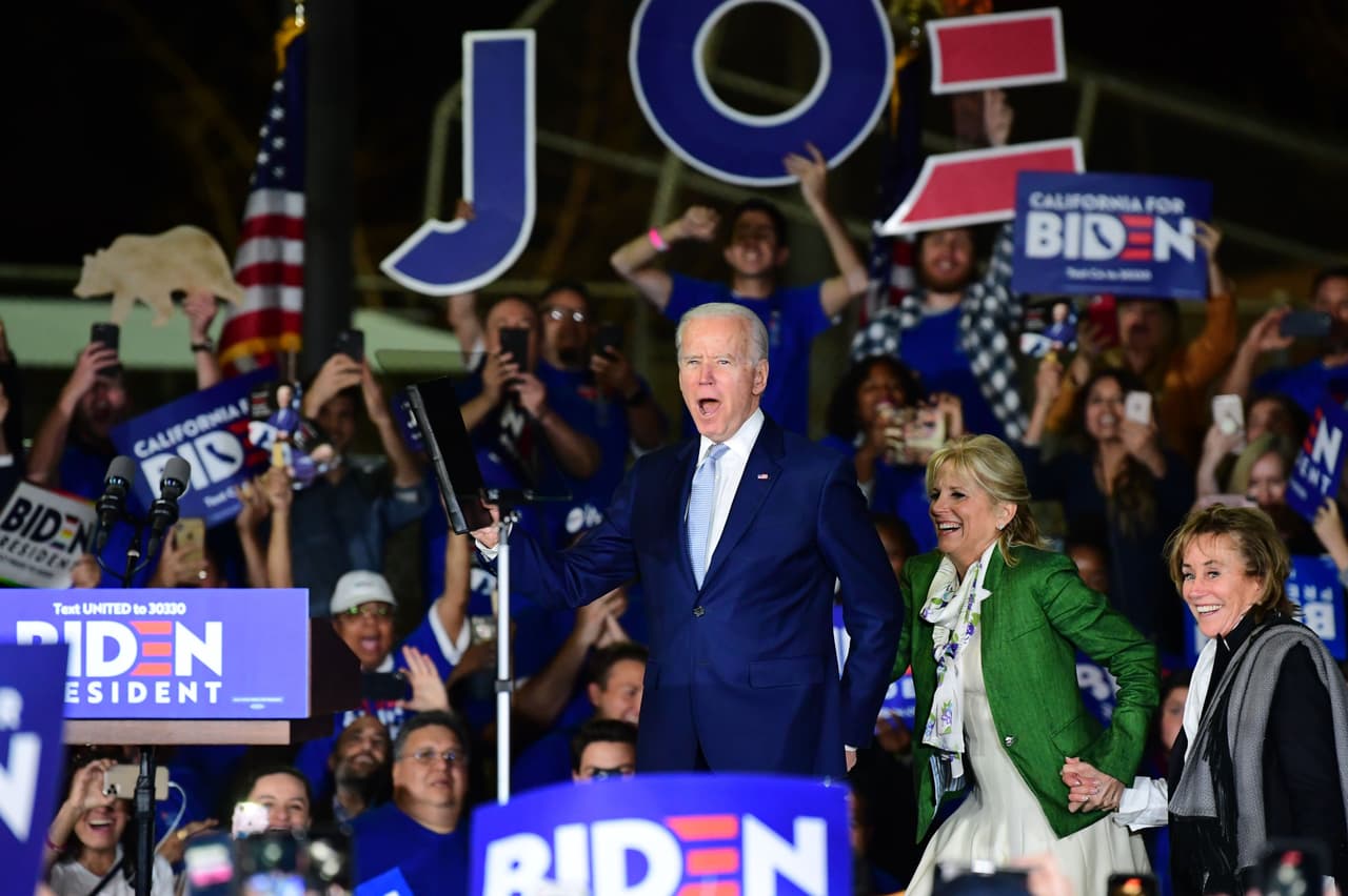 "Ganamos Minnesota gracias a Amy Klobuchar, gracias a Amy Klobuchar", añadió el exvicepresidente. También se refirió a los dreamers: "¡A cada dreamer, digo que no se van a ningún lado!", gritó. Biden había alcanzado unos 320 delegados cuando habló con sus seguidores.
