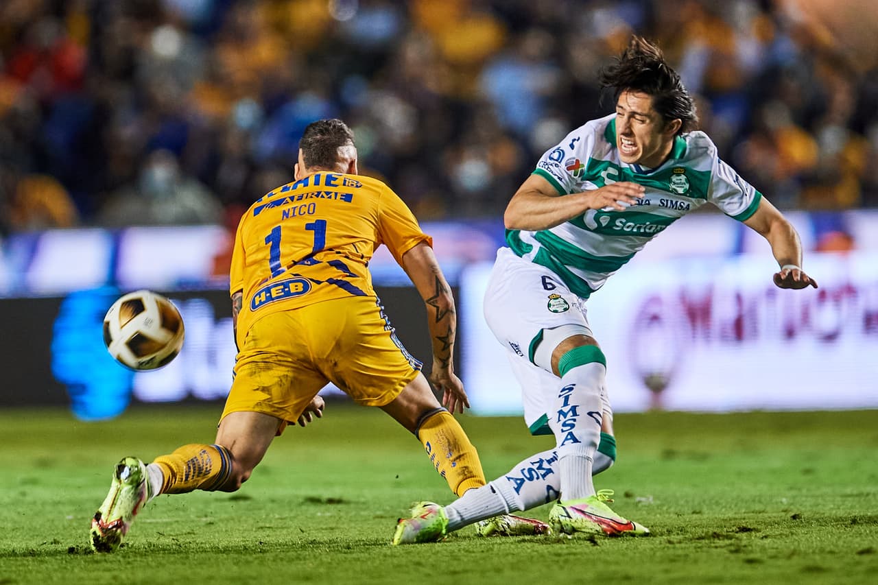 Carlos Salcedo fue el héroe de Tigres al marcar el gol que les dio la victoria sobre Santos y el pase a Semifinal.