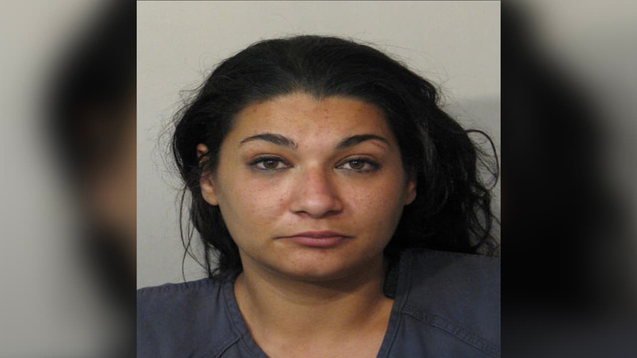 Monica Mito, de 31 años, es una de las sospechosas que está siendo buscada por las autoridades y quien sería la pareja de otro acusado que al igual que ella, es prófugo de la justicia.