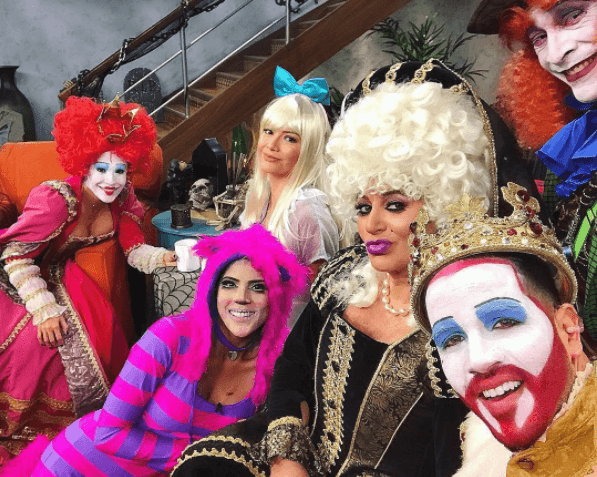 Así es como lucieron los presentadores de Despierta América para celebrar Halloween este 2017, donde Ana Patricia Gámez se convirtió en 'Alicia'.