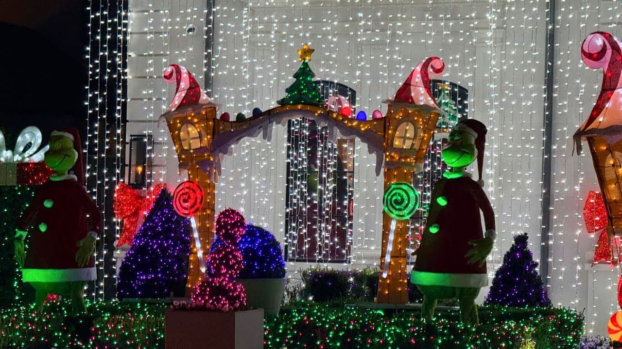 Si piensas visitarla, tienes que llevar tu cámara de fotos y ¡mucha paciencia! Pues hay días en que podría costarte más de 30 minutos atravesar esta zona que suele ser muy frecuentada por estas fechas.