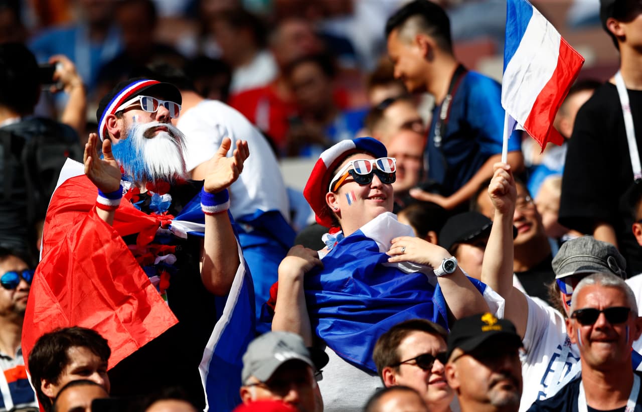 El estadio de Luzhnikí, así como sus cercanías, se colmaron de fanáticos daneses y franceses que pusieron el buen ambiente para vivir una jornada innolvidable del Mundial de Rusia 2018.