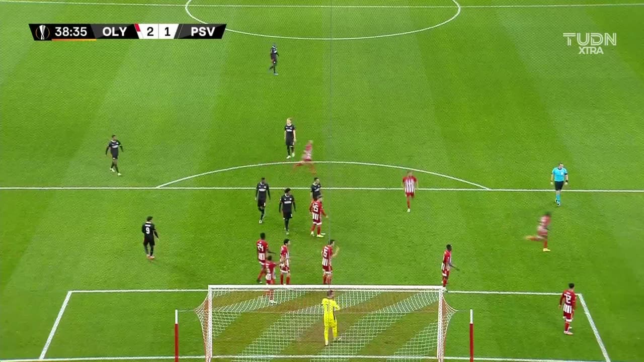 ¿Se la come el portero? Doblete de Zahavi y PSV lo empató