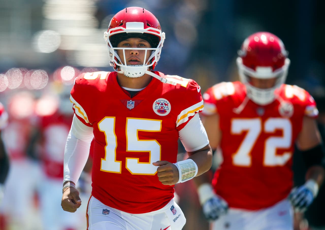 Patrick Mahomes apenas tiene 23 años de edad y ya acapara todos los elogios en la NFL.