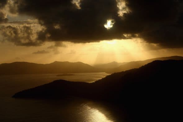 "Algunos grupos como los Euahlayi, del estado Nueva Gales del Sur, notaron el movimiento en zigzag y el desplazamiento de la luna a través del cielo e interpretaban que la Luna-hombre (Bahloo) evitaba el avance de el Sol-mujer (Yhi)", según Hamacher.