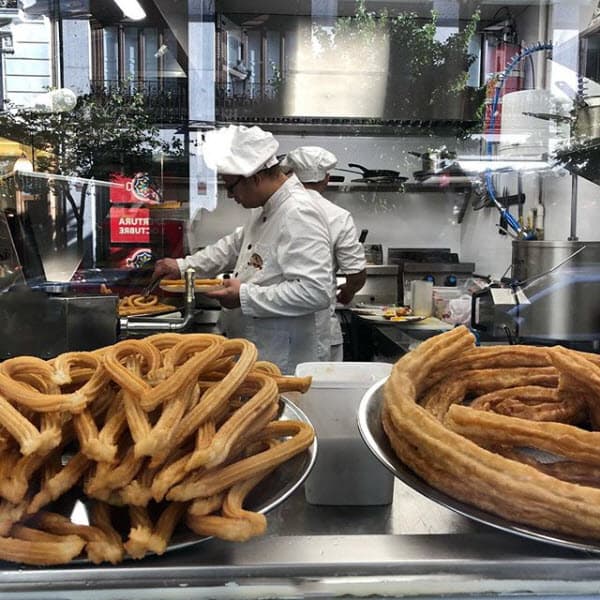 No podía irse de España sin probar unos deliciosos churros.