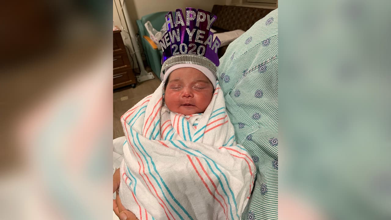 Jasmine pesó 7 libras y 7 onzas.