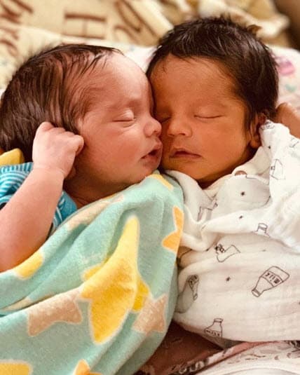 “Nuestro pequeñito 
<a href="https://www.univision.com/famosos/esta-mas-grave-el-video-donde-muy-afectados-ferdinando-valencia-y-su-pareja-informan-de-la-salud-de-dante-video" target="_blank">Dante volvió otra vez a recaer</a>, lo tenemos internado, parece ser que no se quitó por completo la meningitis y la bacteria que tenía y ahorita está internado, y está un poco más grave que la vez pasada”, dijo al borde del llanto la actriz.
<br>