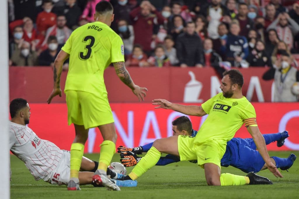 Papu Gómez y Rafa de Mir son los encargados de batir la portería de Edgar Badia para poner el 2-0 definitivo en el marcador y sumar tres importantes unidaes.