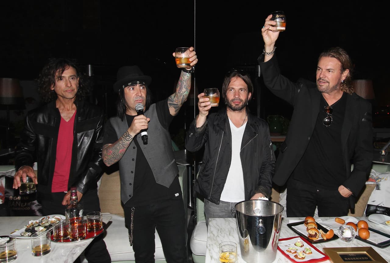 En esa misma época, también tocaron ‘Corazón espinado’ con Santana en el #1 'late night show' de Estados Unidos, ‘The Tonight Show’ con Jay Leno.