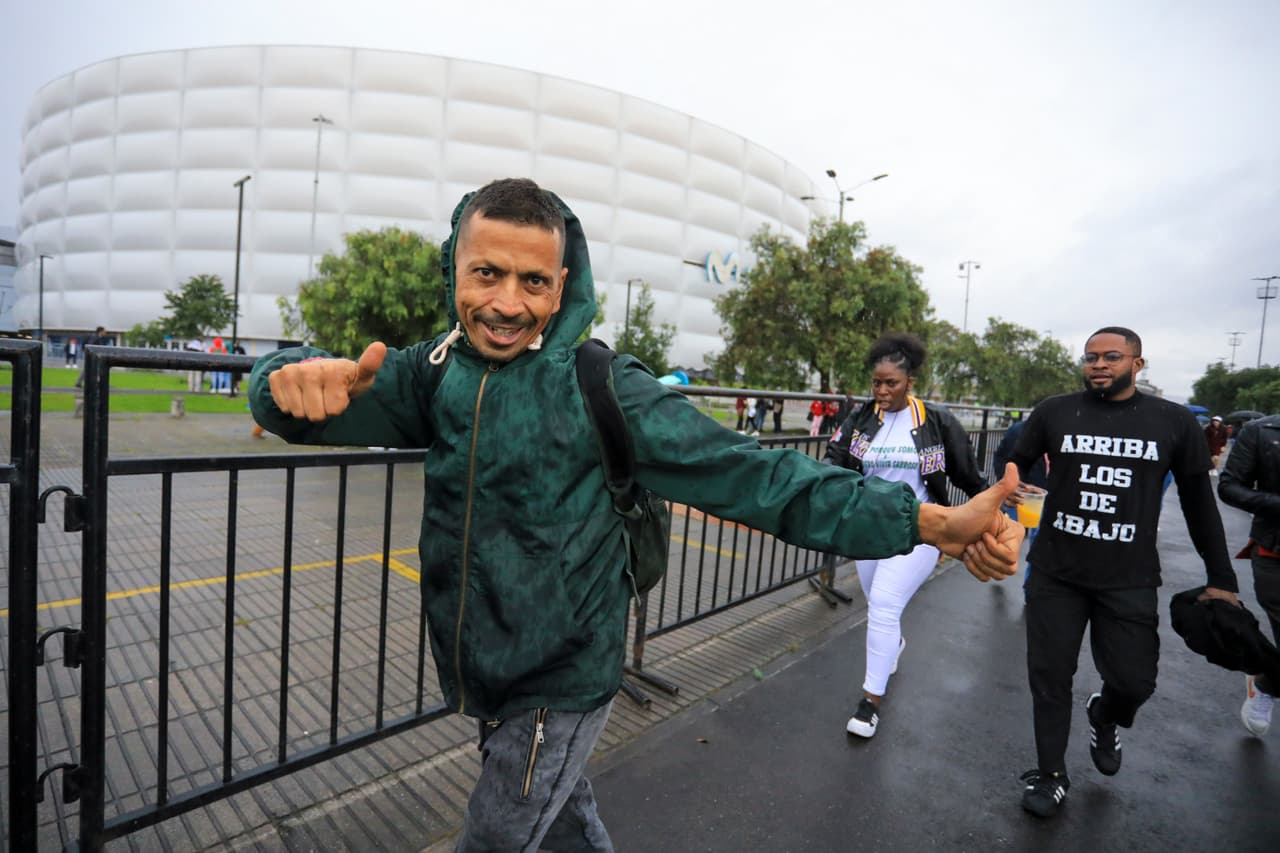 Un simpatizante de Petro, quien fue una vez un rebelde del ahora desaparecido movimiento M-19 y se le concedió amnistía tras la firma de un acuerdo de paz con el Estado en 1991, celebra su victoria en la segunda vuelta de este domingo 19 de junio.