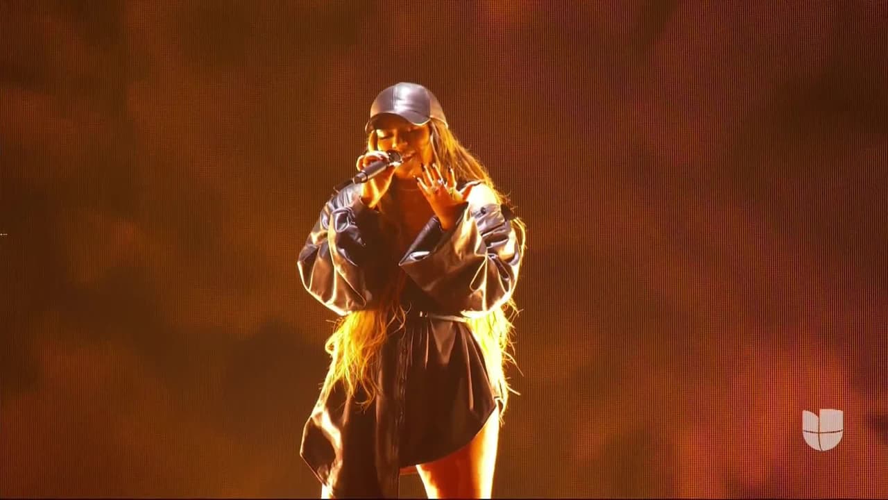 Karol G 
<b>subió 30 libras</b>, así lo confesó al presentador Molusco en una plática en 2021.
<br>