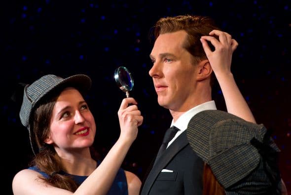 Sus fans no tardaron en llegar a apapachar a la figura de cera.