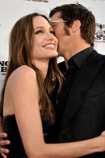 El año pasado Brad habló del divorcio. Reconoció que el trabajo lo mantenía alejado de sus hijos y que tras la separación había iniciado un proceso de instrospección. 
<b><a href="https://www.gq.com/story/brad-pitt-gq-style-cover-story">Que dejó la bebida</a></b> y que buscó ayuda sicológica, según contó a la revista GQ.