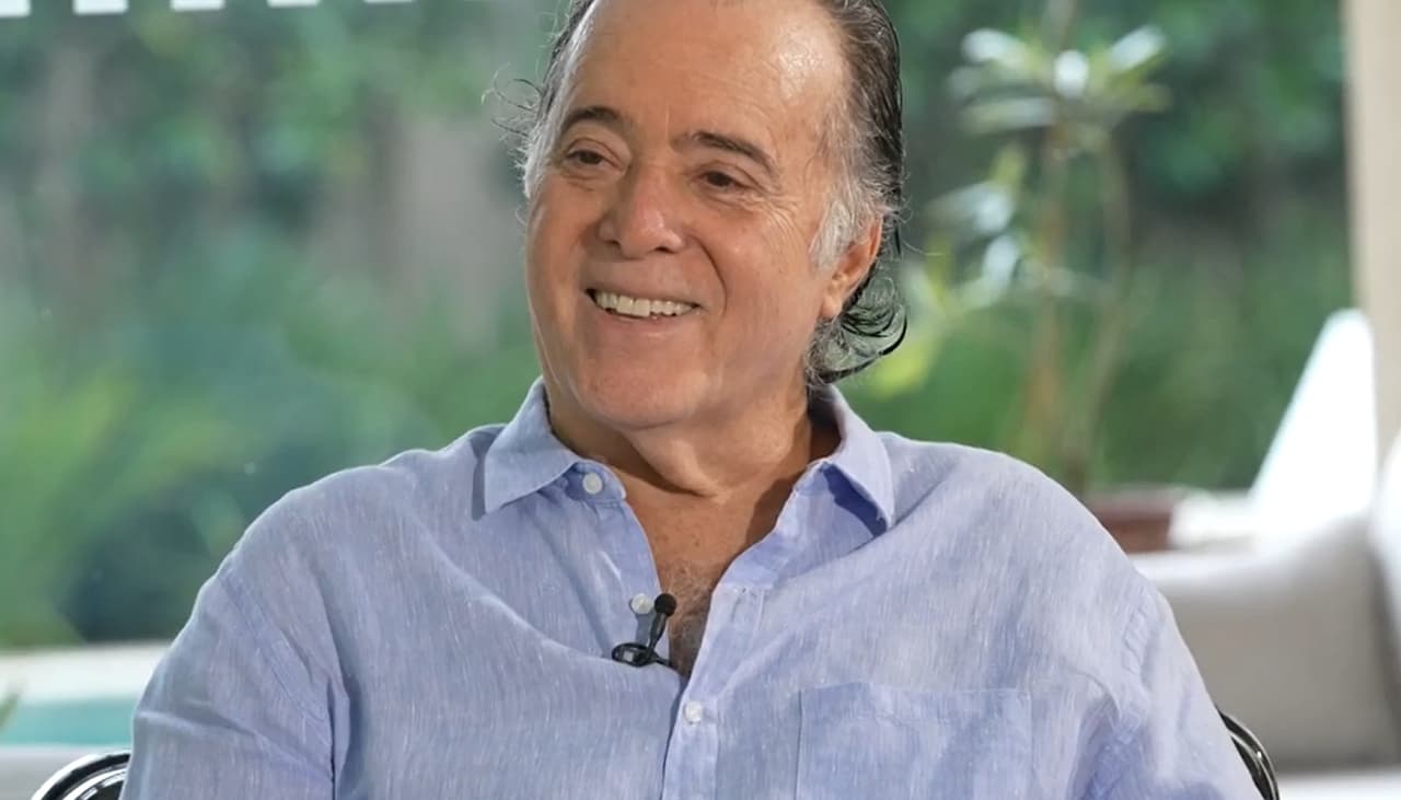 Em recuperação após cirurgias, Tony se declara à esposa e diz: "Sou grato à vida"