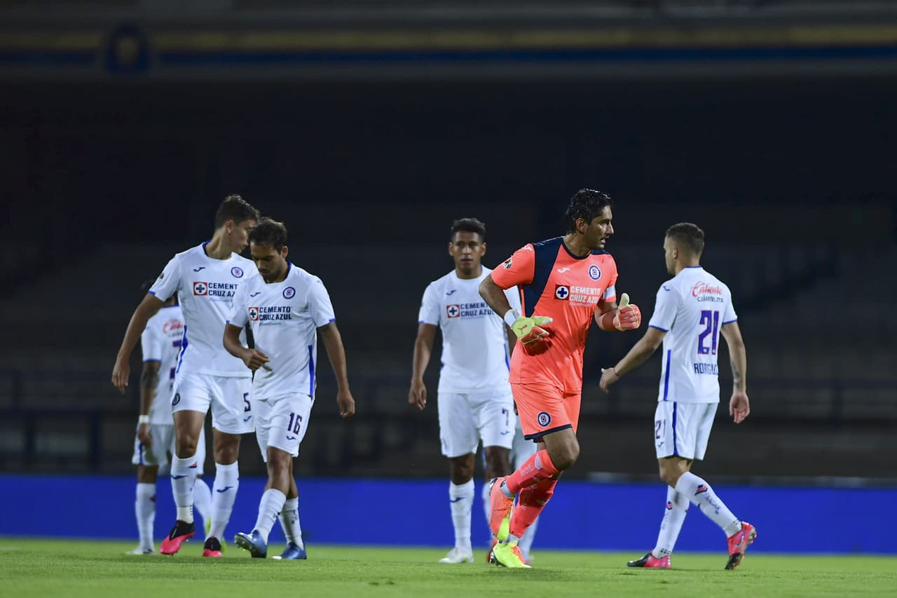 Ambas escuadras realizaron cambios para la parte complementaria, destacando el cambio de Corona por Jurado en el arco cementero.