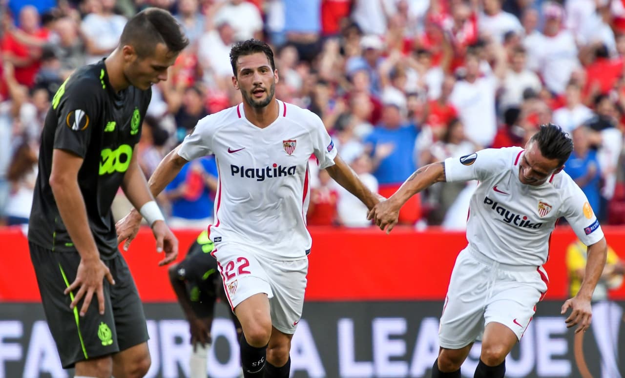Sin darle tiempo a la celebración del Standard Lieja, al minuto 41 del primer tiempo apareció Franco Vazquez para poner el 2-1 a favor de Sevilla.