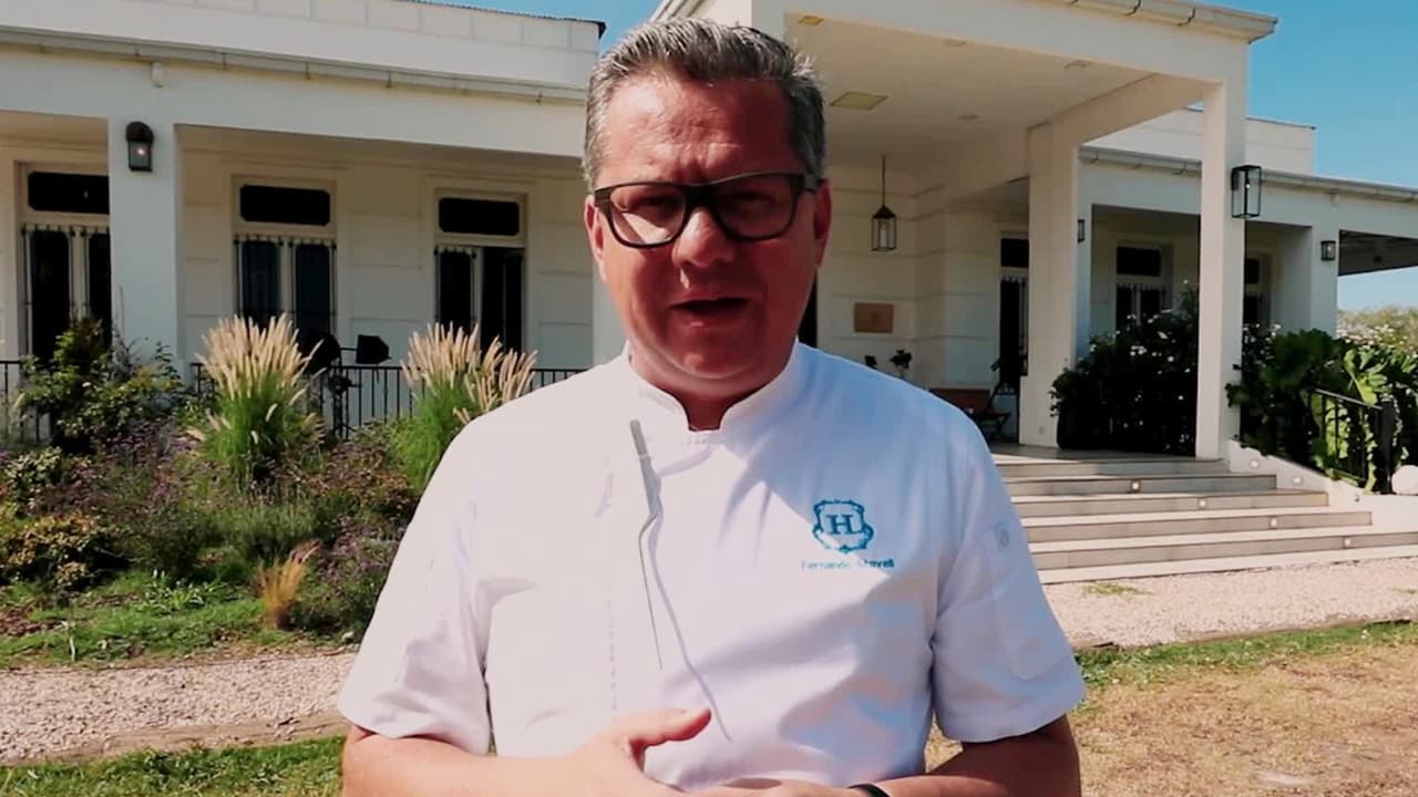 Hotel VIP UniMás: conoce al chef que pondrá a los famosos a cocinar verdaderos banquetes