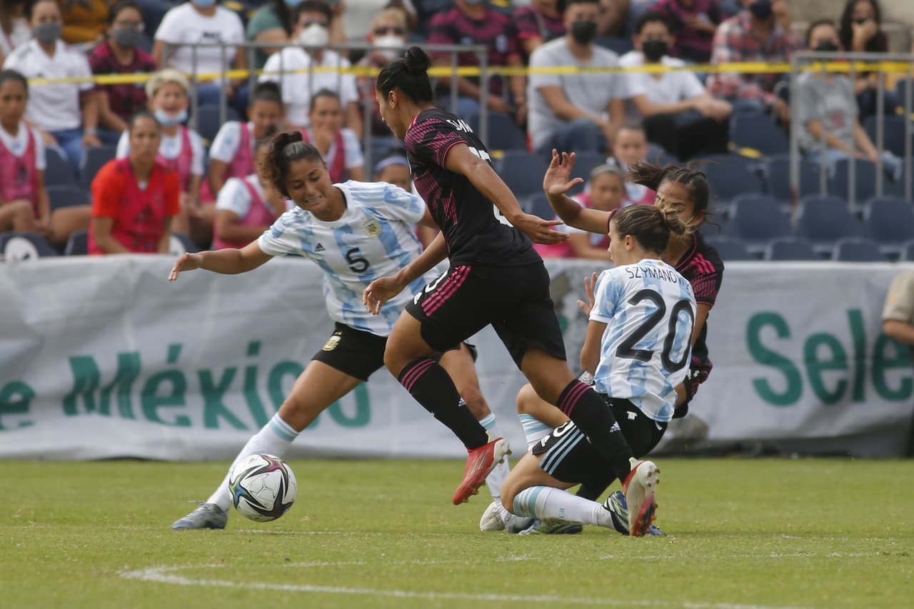 Las mexicanas no se tocan el corazón y vienen de atrás para golear 6-1 al conjunto argentino.