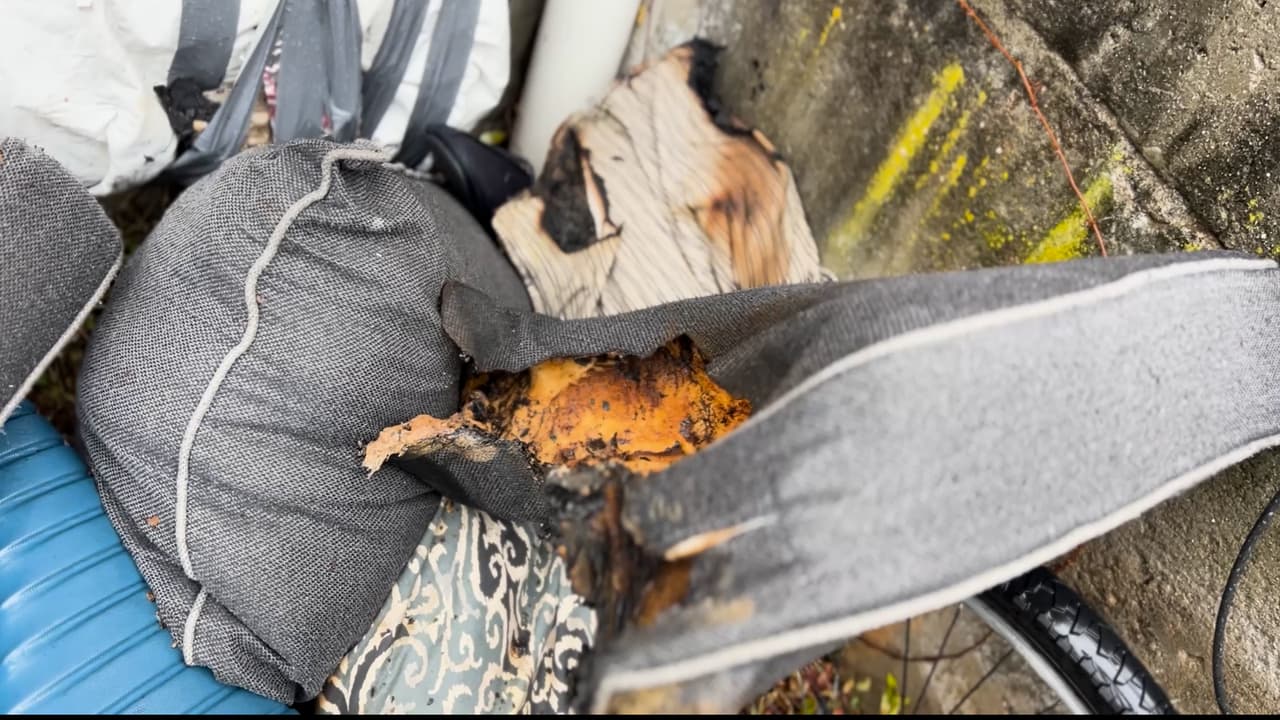 También fue presentada, en fotografía, el arma blanca con la que se produjo el ataque: un 
<b>cuchillo de cocina</b>. Por el momento 
<b>se desconoce el motivo del ataque.</b>