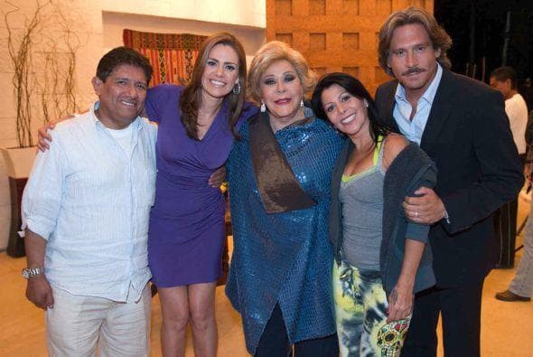 La versión mexicana de la telenovela argentina Los Roldán llegó a México en 2011, de la mano de Juan Osorio. Bajo el título de 'Una familia con suerte' el melodrama fue protagonizado por Arath de la Torre, Mayrín Villanueva y Luz Elena González.
