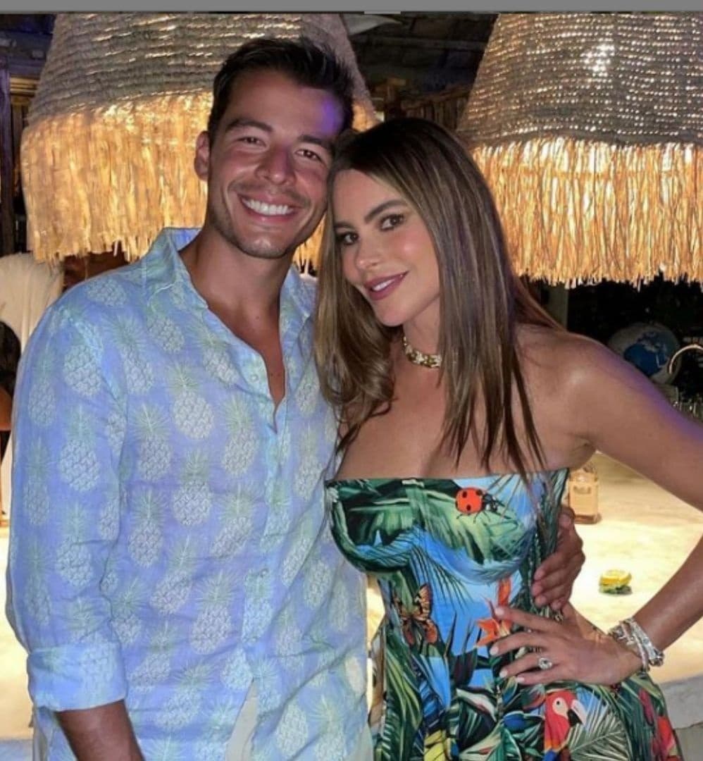 <b>Manolo González y Sofía Vergara</b>. La colombiana fue madre a los 19 años y su hijo ya tiene 30 años.