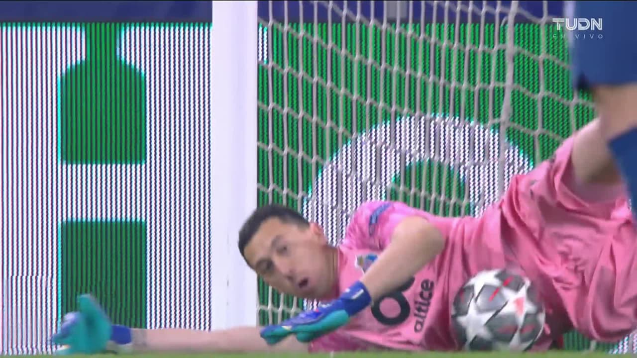 ¡TIRO ATAJADO! disparo por Adrien Rabiot.