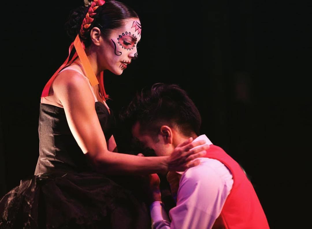 <b>Goza el folclor con los bailarines de Calpulli Community </b>
<br>
<br>
<b>Qué: </b>Los bailarines de Calpulli Community cantarán canciones festivas en honor al día de muertos.
<br>
<b>Cuando: </b>Sábado, 2 de Noviembre, 1pm - 2pm
<br>
<b>Donde: </b>Brooklyn Central Library, Dweck Center