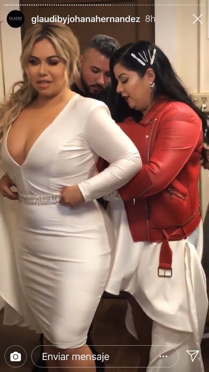 “A Chiquis le encanta mostrar su figura, yo sé que a ella le gusta todo lo que le quede pegado y que resalte su figura, entonces… a ella le gusta todo lo que sea glamouroso y bien como 'wow', ese es el 'estilo Chiquis'”.