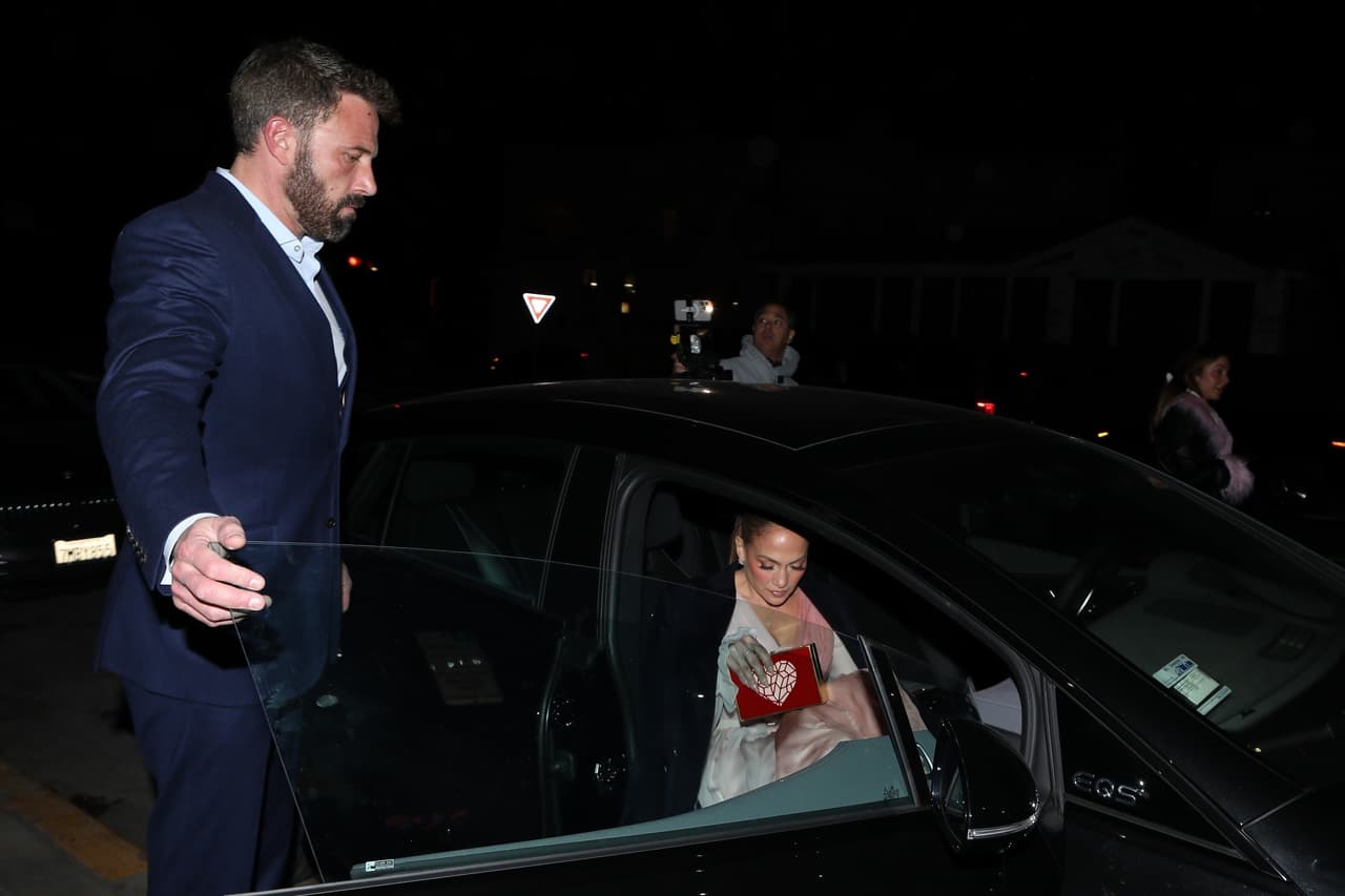 De acuerdo con la información, esta pieza está agotada. 
<br>